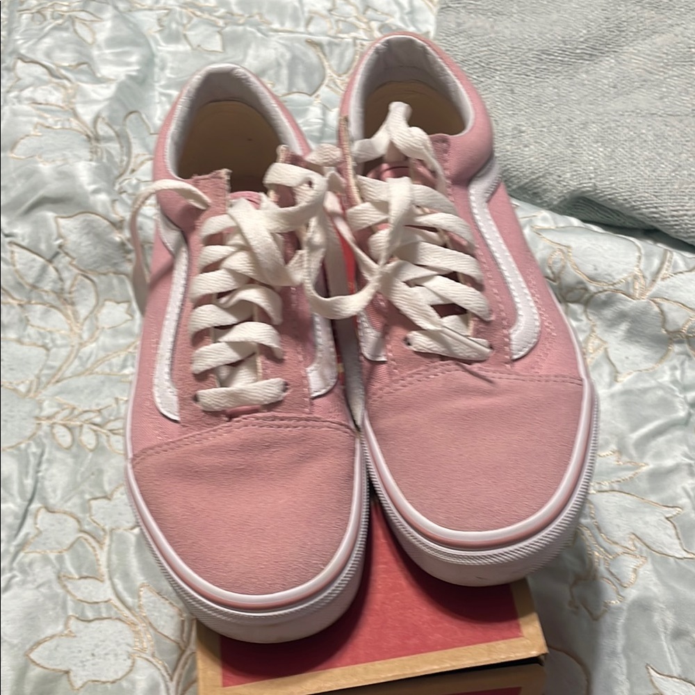 Pastel Pink Low-Top Sneakers with White Laces and Clean Soles
